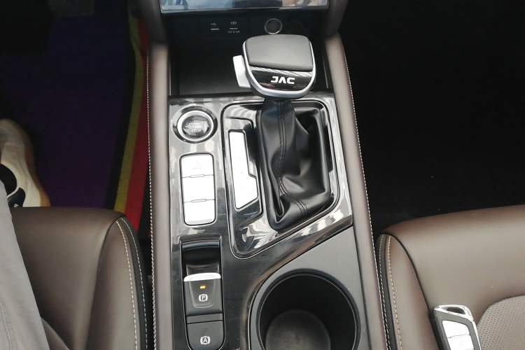 Used JAC J7 2020 1.5T CVT Superior Trim Gear Lever