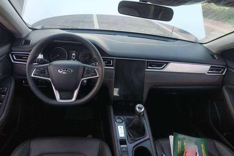 Used JAC J7 2020 1.5T Manual Elite Edition Center Console