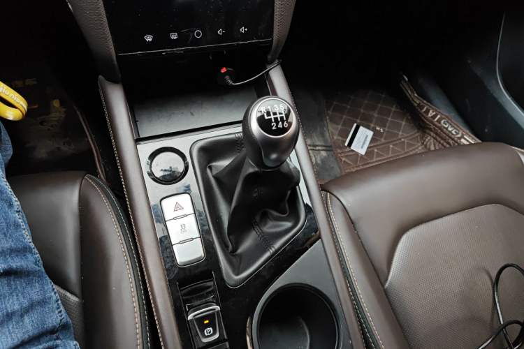 Used JAC J7 2020 1.5T Manual Elite Edition Gear Lever
