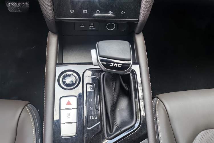 Used JAC J7 2020 1.5T CVT Superior Trim Gear Lever