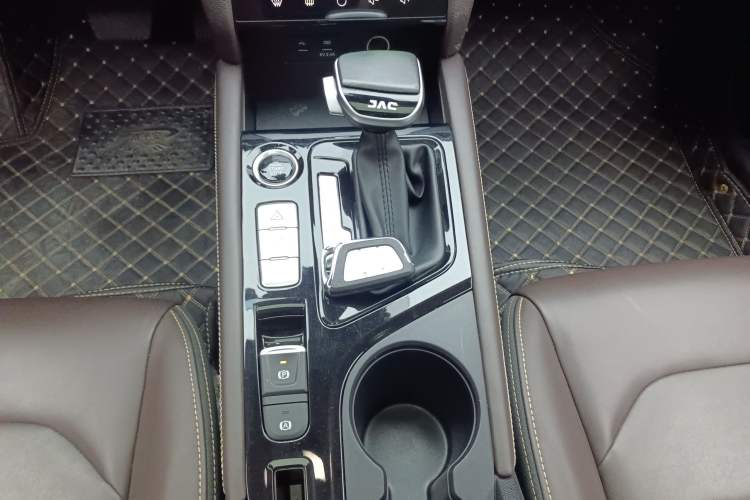 Used JAC J7 2020 1.5T CVT Superior Trim Gear Lever