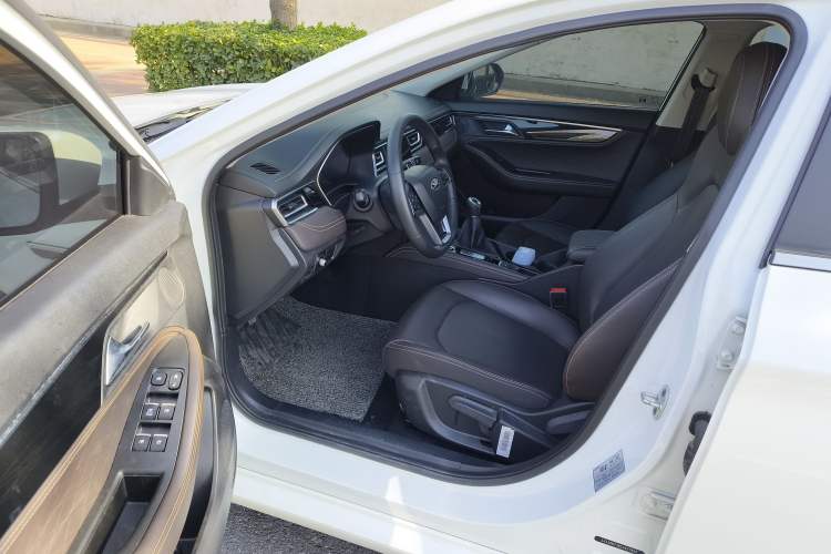Used JAC J7 2020 1.5T Manual Overdrive Version Interior 2