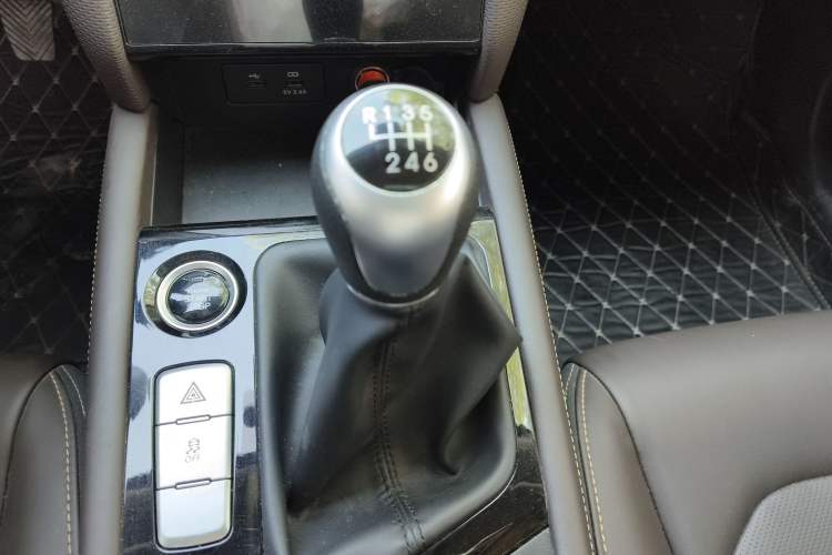 Used JAC J7 2020 1.5T Manual Overdrive Version Interior 6