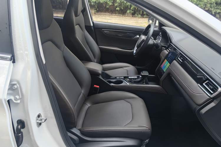 Used JAC J7 2020 1.5T CVT Superior Trim Right Front Seat