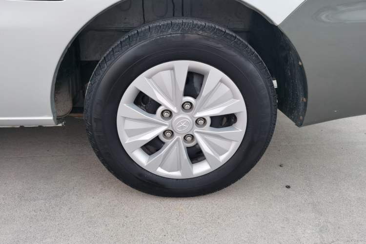 Used JAC M3 2015 Maker Edition 1.6L Luxury Version Left Rear Wheel Hub
