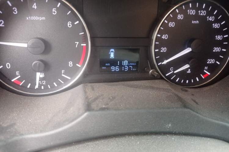 Used JAC M3 2015 Maker Edition 1.6L Luxury Smart Version Odometer Close Up