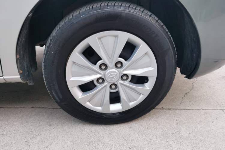 Used JAC M3 2015 Maker Edition 1.6L Luxury Version Right Front Wheel Hub