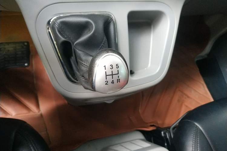 Used JAC M3 2015 Maker Edition 1.6L Luxury Smart Version Gear Lever