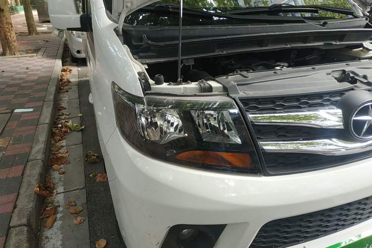 Used JAC M3 2015 Maker Edition 1.6L Luxury Smart Version Right Front Headlight