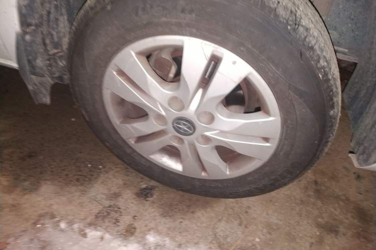 Used JAC M3 2016 IKEA Edition 1.6L Luxury Smart Model Right Front Wheel Hub