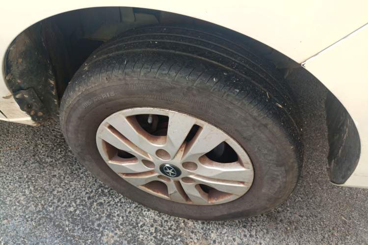 Used JAC M3 2016 IKEA Edition 1.6L Luxury Smart Model Right Front Wheel Hub