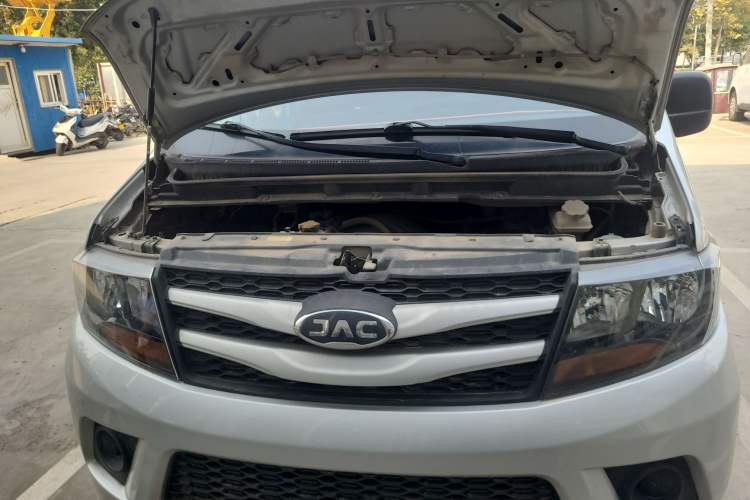 Used JAC M3 2018 1.6L Express Edition 7-Seater Engine Bay