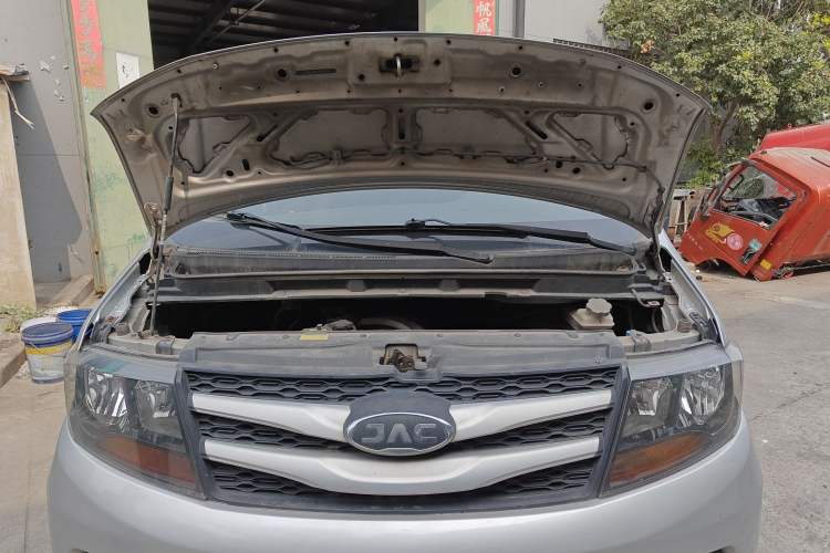 Used JAC M3 2018 1.6L Express Edition 7-Seater Engine Bay