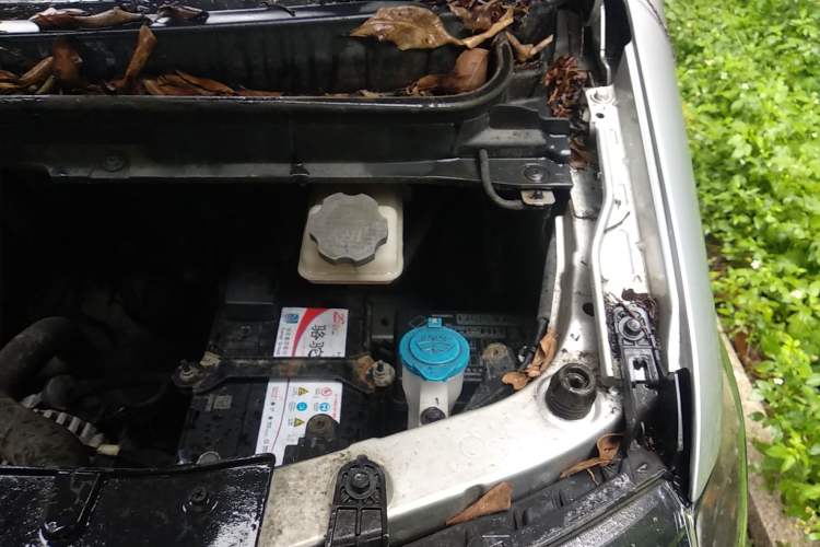 Used JAC M3 2018 1.6L Express Edition 7-Seater Engine Bay Left