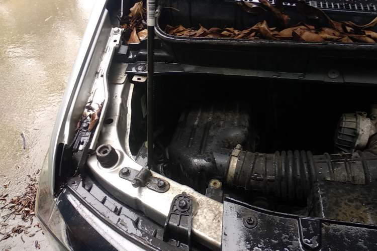Used JAC M3 2018 1.6L Express Edition 7-Seater Engine Bay Right