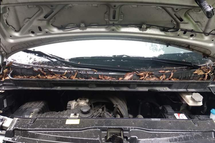 Used JAC M3 2018 1.6L Express Edition 7-Seater Engine Bay