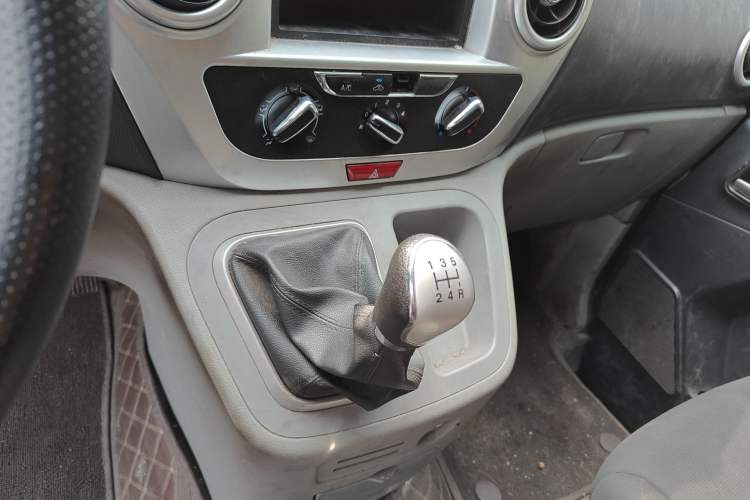 Used JAC M3 2018 1.6L Express Edition 7-Seater Gear Lever