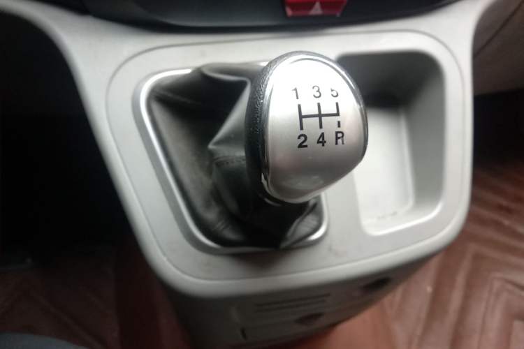 Used JAC M3 2018 1.6L Express Edition 7-Seater Gear Lever
