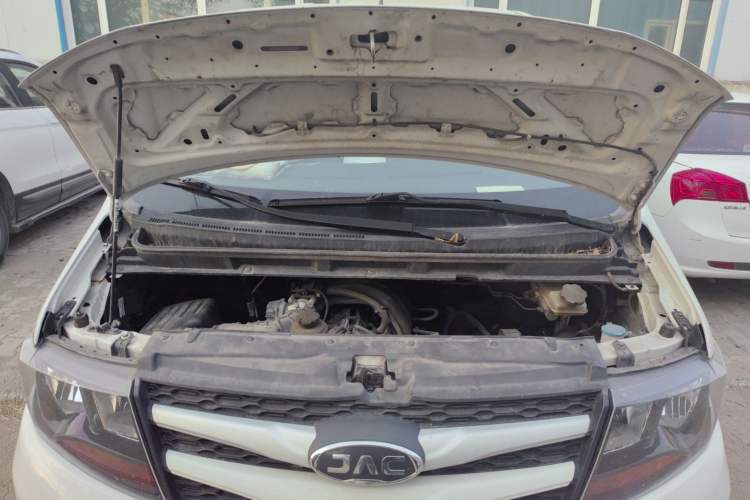 Used JAC M3 2018 1.6L Express Edition 7-Seater Engine Bay