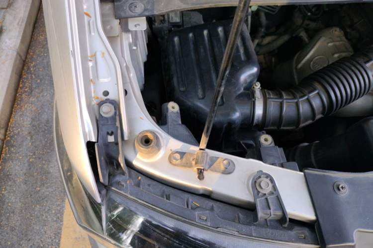 Used JAC M3 2019 PLUS Maker Edition 1.8L Luxury Model Engine Bay Right