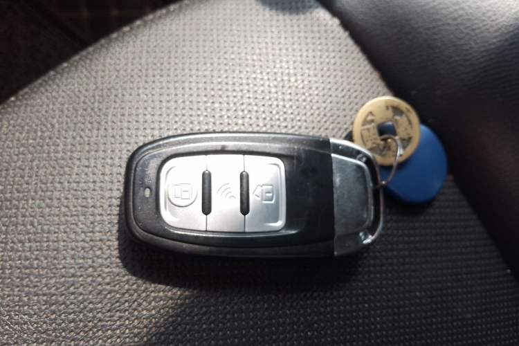 Used JAC M3 2019 PLUS IKEA Edition 1.8L Luxury 9-Seater Vehicle Key