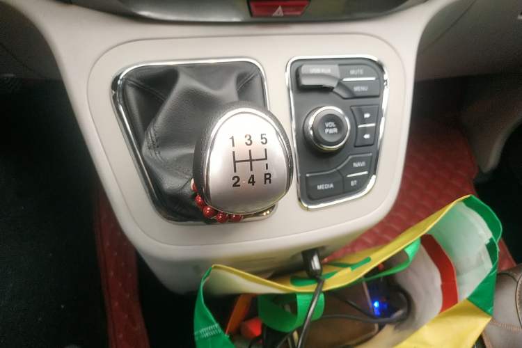 Used JAC M3 2019 IKEA Edition 1.8L Luxury Smart Model Gear Lever