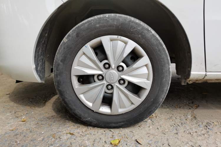Used JAC M3 2019 Creator Edition 1.8L Luxury Model Left Front Wheel Hub