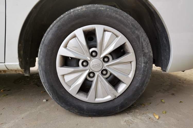 Used JAC M3 2019 Creator Edition 1.8L Luxury Model Right Front Wheel Hub