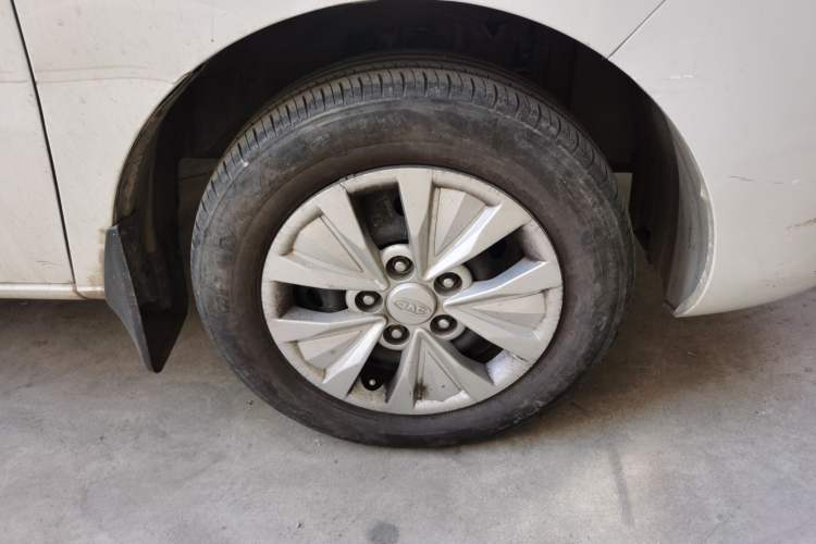 Used JAC M3 2019 Creator Edition 1.8L Luxury Model Right Front Wheel Hub