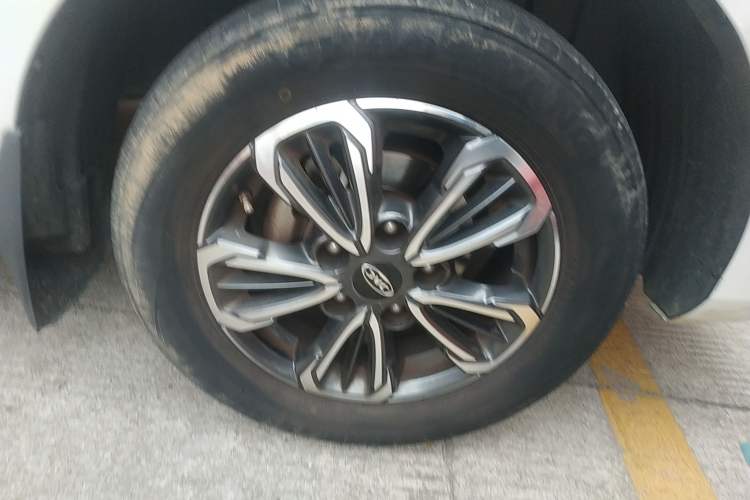 Used JAC M3 2019 IKEA Edition 1.8L Luxury Smart Model Right Front Wheel Hub