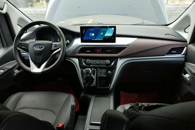 Used JAC M3 2022 PLUS 1.5T 7-Seater Standard Model Center Console