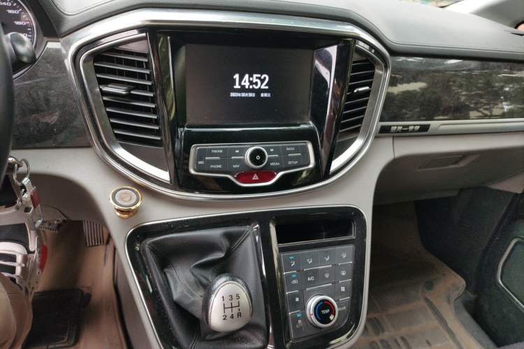 Used JAC M4 2016 2.0L Manual Luxury Version Audio And AC Panel