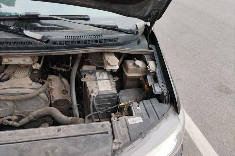 Used JAC M4 2016 2.0L Manual Luxury Version Engine Bay Left