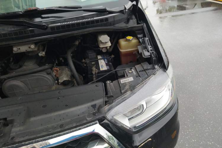 Used JAC M4 2016 2.0L Manual Luxury Smart Version Engine Bay Left