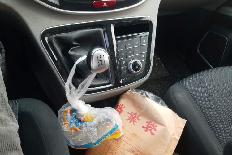Used JAC M4 2016 2.0L Manual Comfort Edition Gear Lever