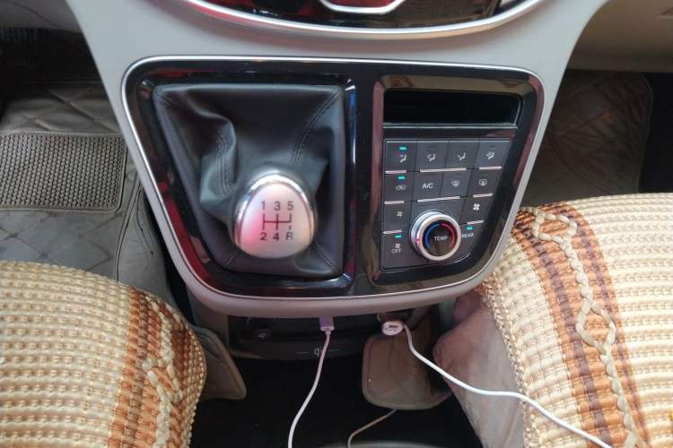 Used JAC M4 2016 2.0L Manual Luxury Smart Version Gear Lever