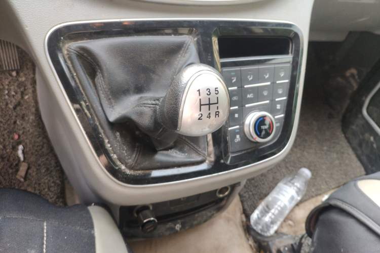 Used JAC M4 2016 2.0L Manual Luxury Smart Version Gear Lever