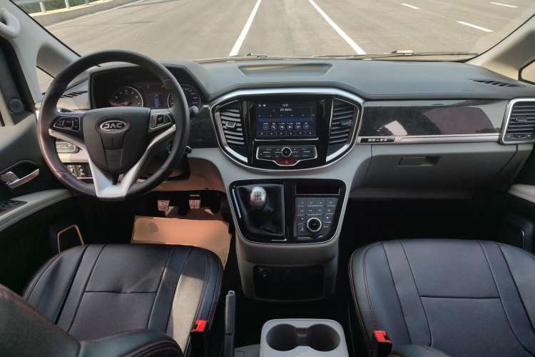 Used JAC M4 2016 2.0L Manual Luxury Version Interior 3