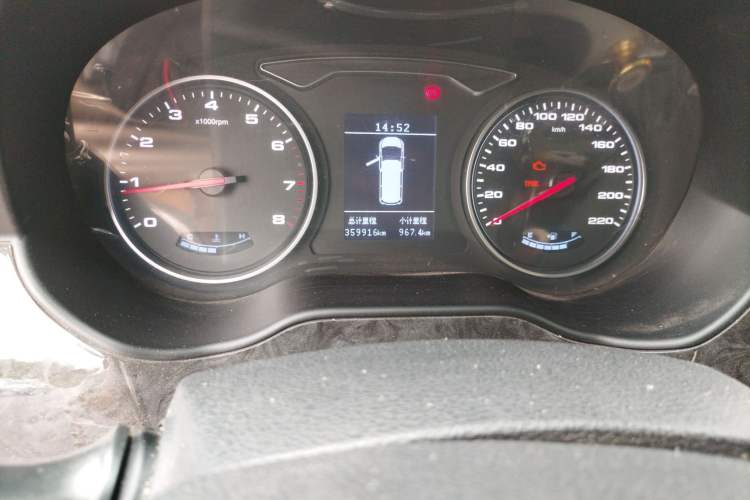 Used JAC M4 2016 2.0L Manual Luxury Version Odometer Close Up