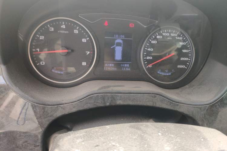 Used JAC M4 2016 2.0L Manual Luxury Smart Version Odometer Close Up