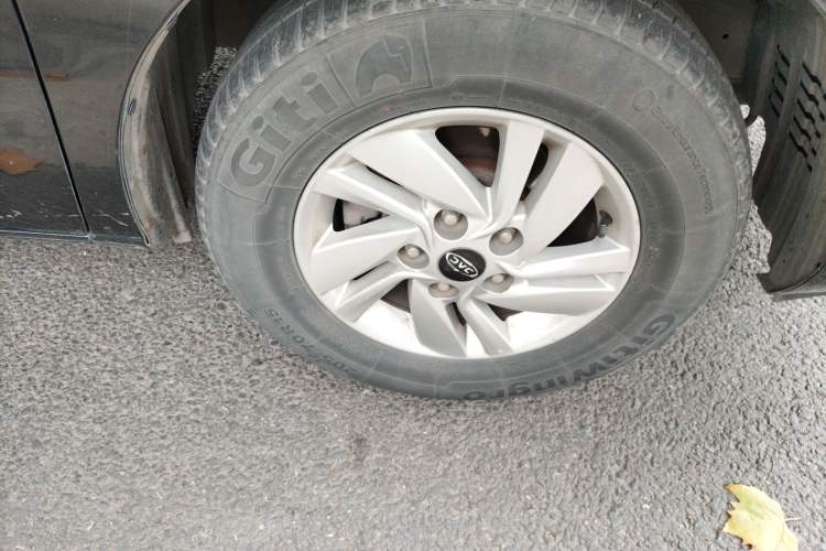 Used JAC M4 2016 2.0L Manual Luxury Version Right Front Wheel Hub