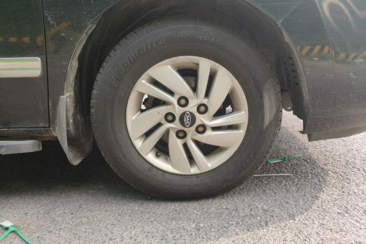 Used JAC M4 2016 2.0L Manual Luxury Smart Version Right Front Wheel Hub