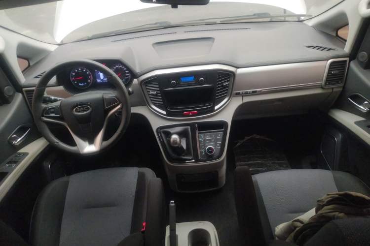 Used JAC M4 2016 2.0L Manual Comfort Edition Center Console