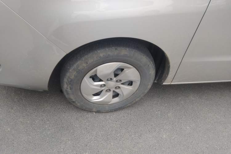 Used JAC M4 2016 2.0L Manual Comfort Edition Left Front Wheel Hub