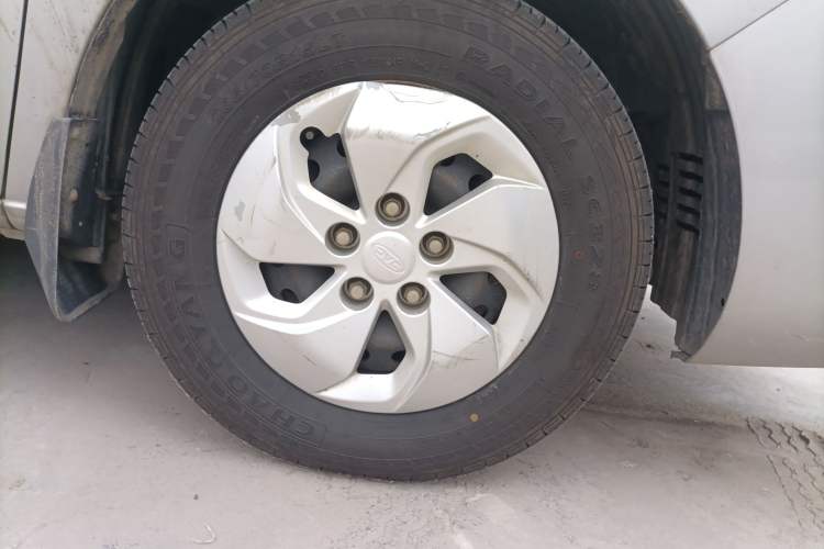 Used JAC M4 2016 2.0L Manual Comfort Edition Right Front Wheel Hub