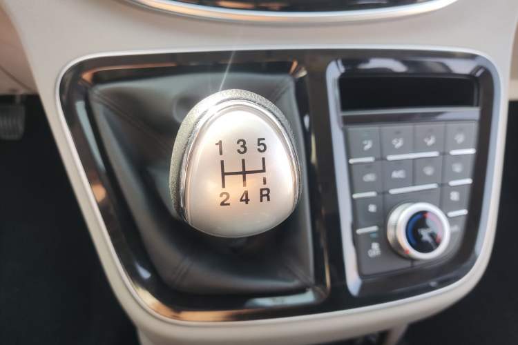 Used JAC M4 2016 2.0L Manual Luxury Version Gear Lever