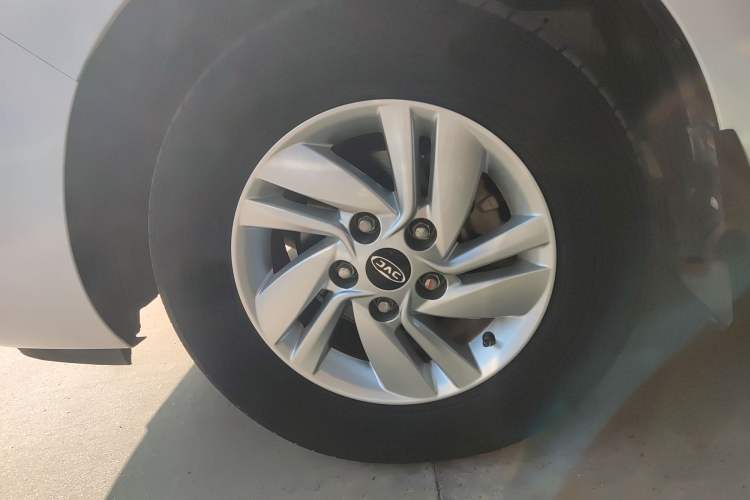 Used JAC M4 2016 2.0L Manual Luxury Version Left Front Wheel Hub
