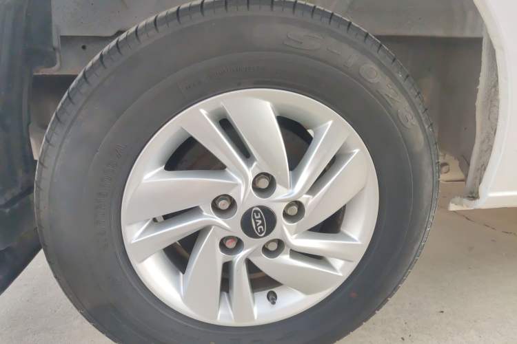 Used JAC M4 2016 2.0L Manual Luxury Version Right Rear Wheel Hub