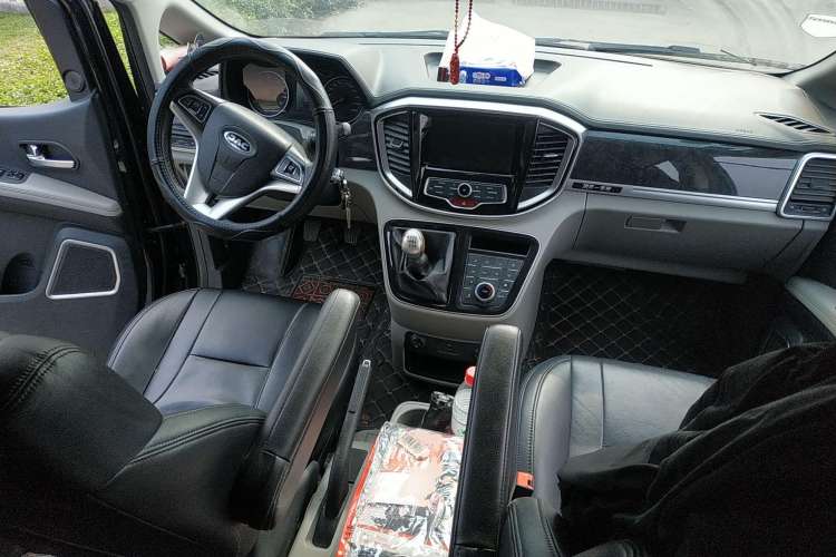 Used JAC M4 2017 1.9T Diesel Manual Luxury Model Center Console