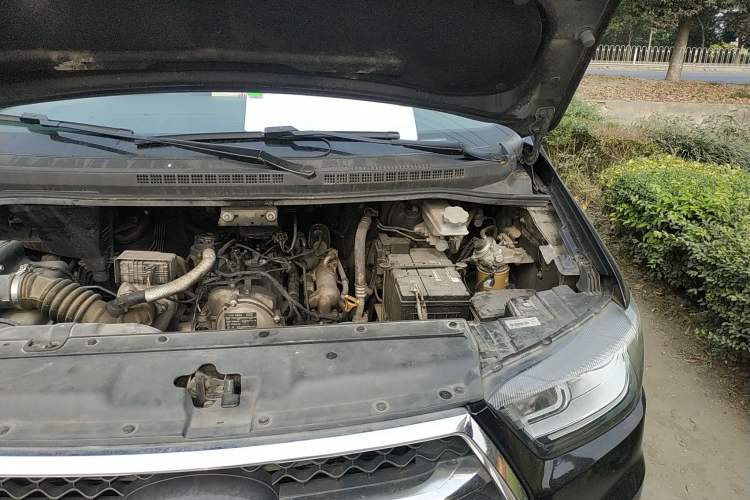 Used JAC M4 2017 1.9T Diesel Manual Luxury Model Engine Bay Left